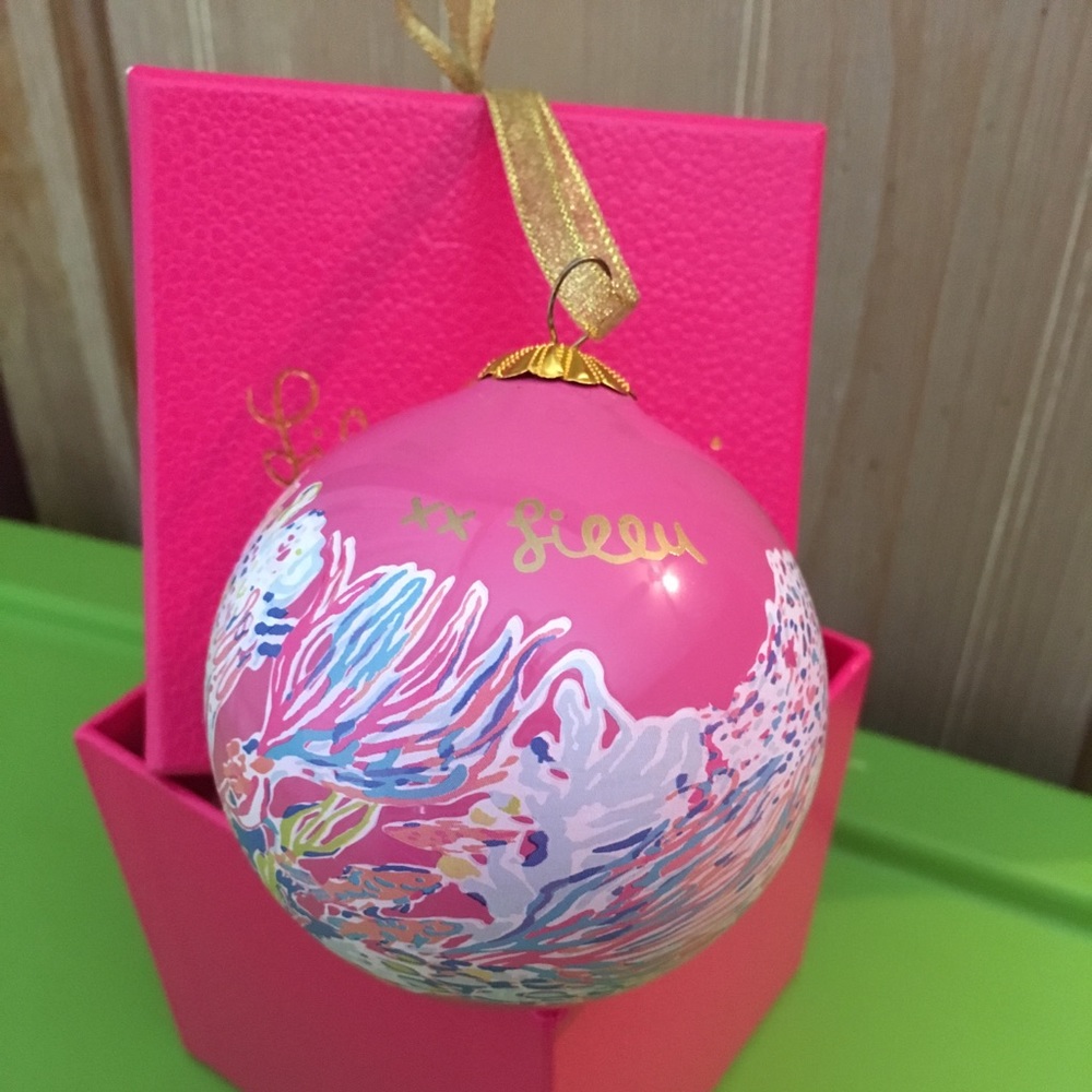 2016 LP Ornament Dragonfruit Pink Sunken Treasure